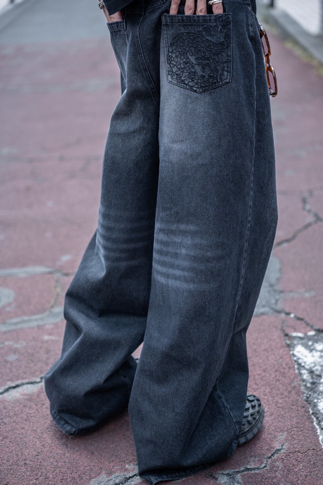 gibous snake scorpion pocket baggy pants