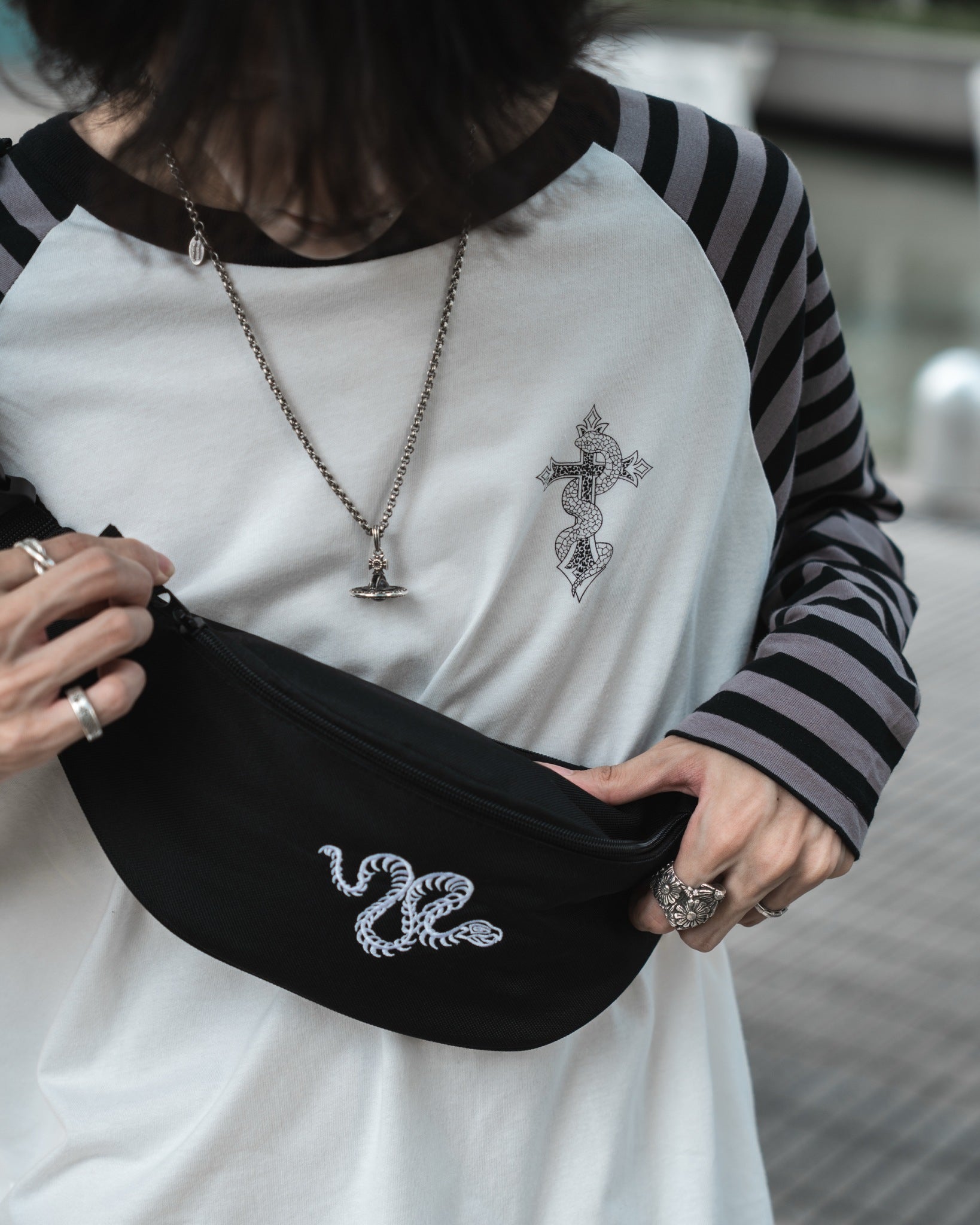 gibous skull snake waist pouch black