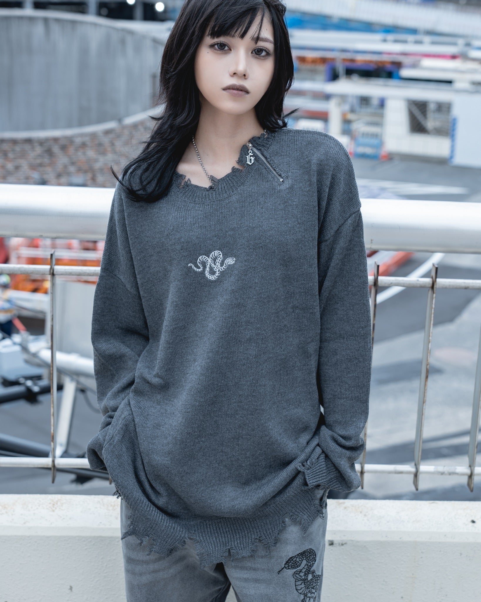 【再販】gibous damage zip knit gray