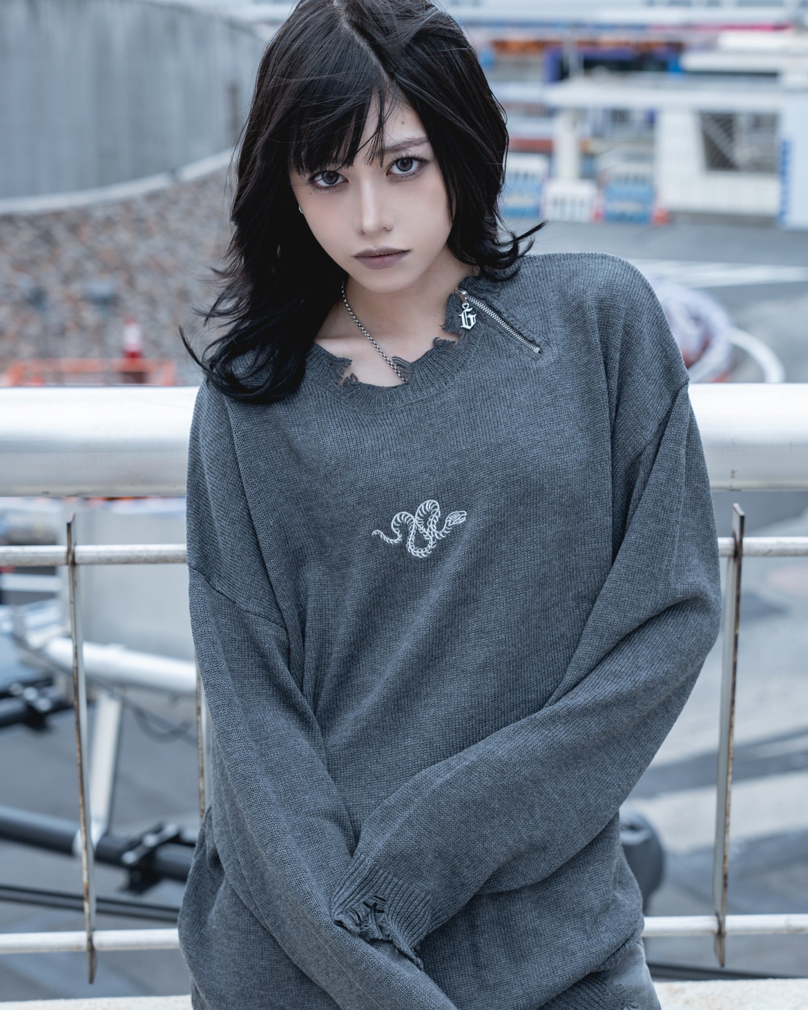 【再販】gibous damage zip knit gray