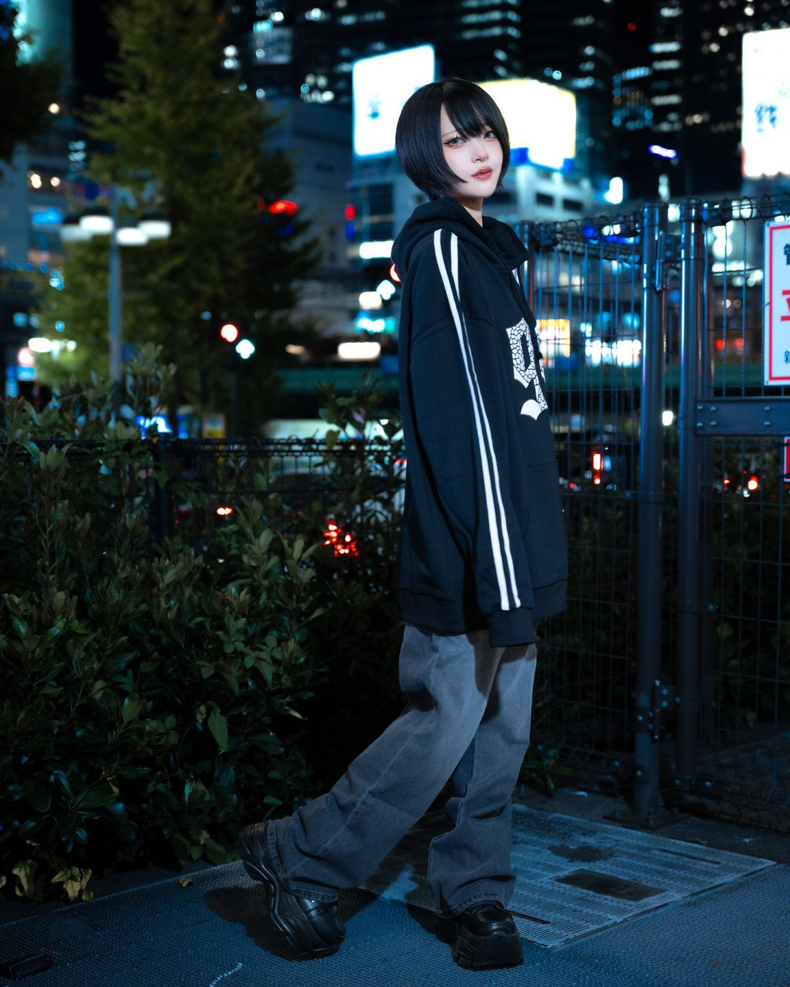 gibous velour numbering dark vneck sweatshirt black