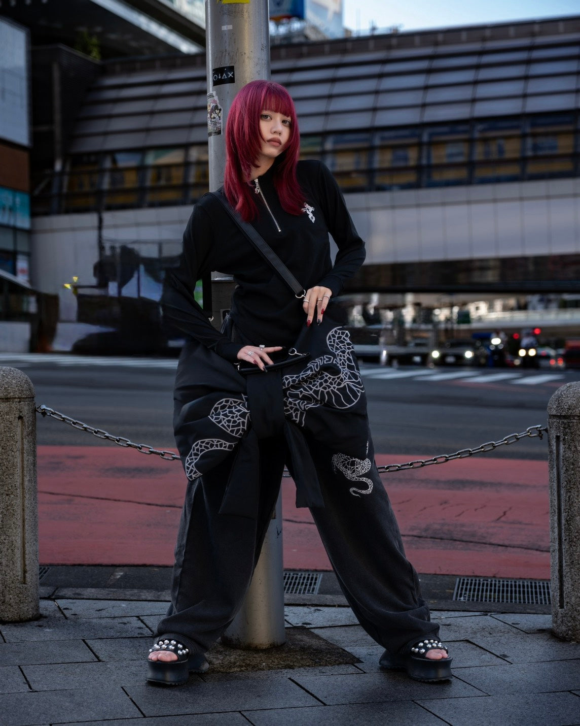 gibous snake scorpion ribbon bag