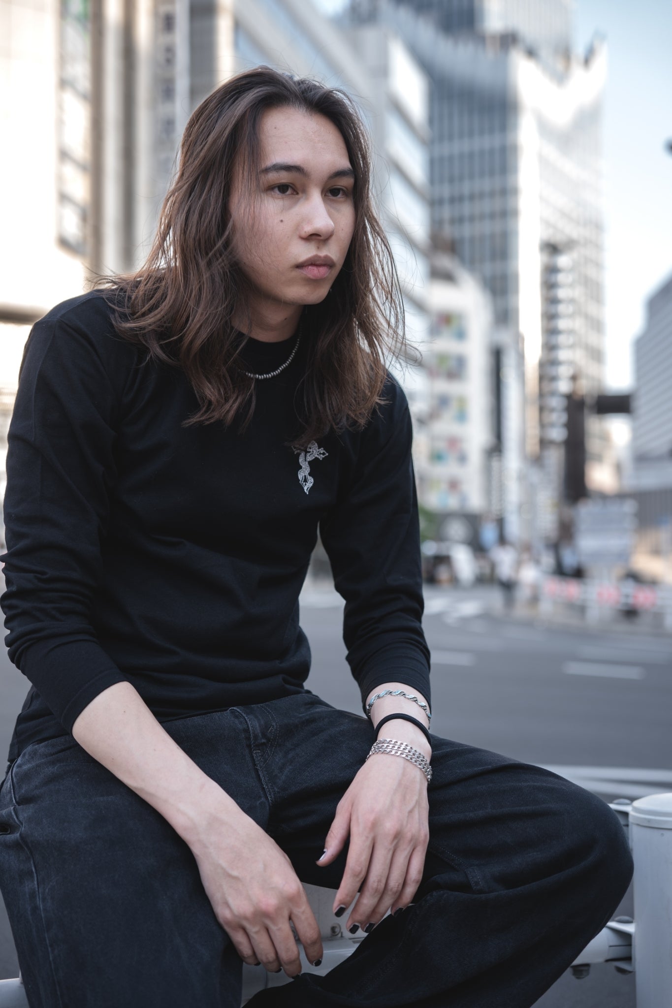 gibous snake long t shirt black