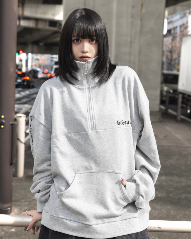 gibous barbed wire halfzip sweat gray