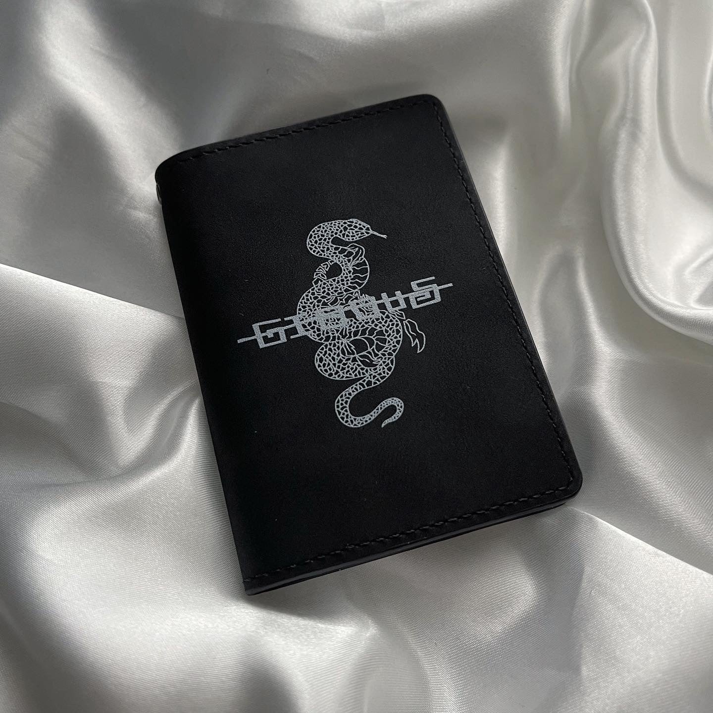 【再販】gibous snake scorpion card case