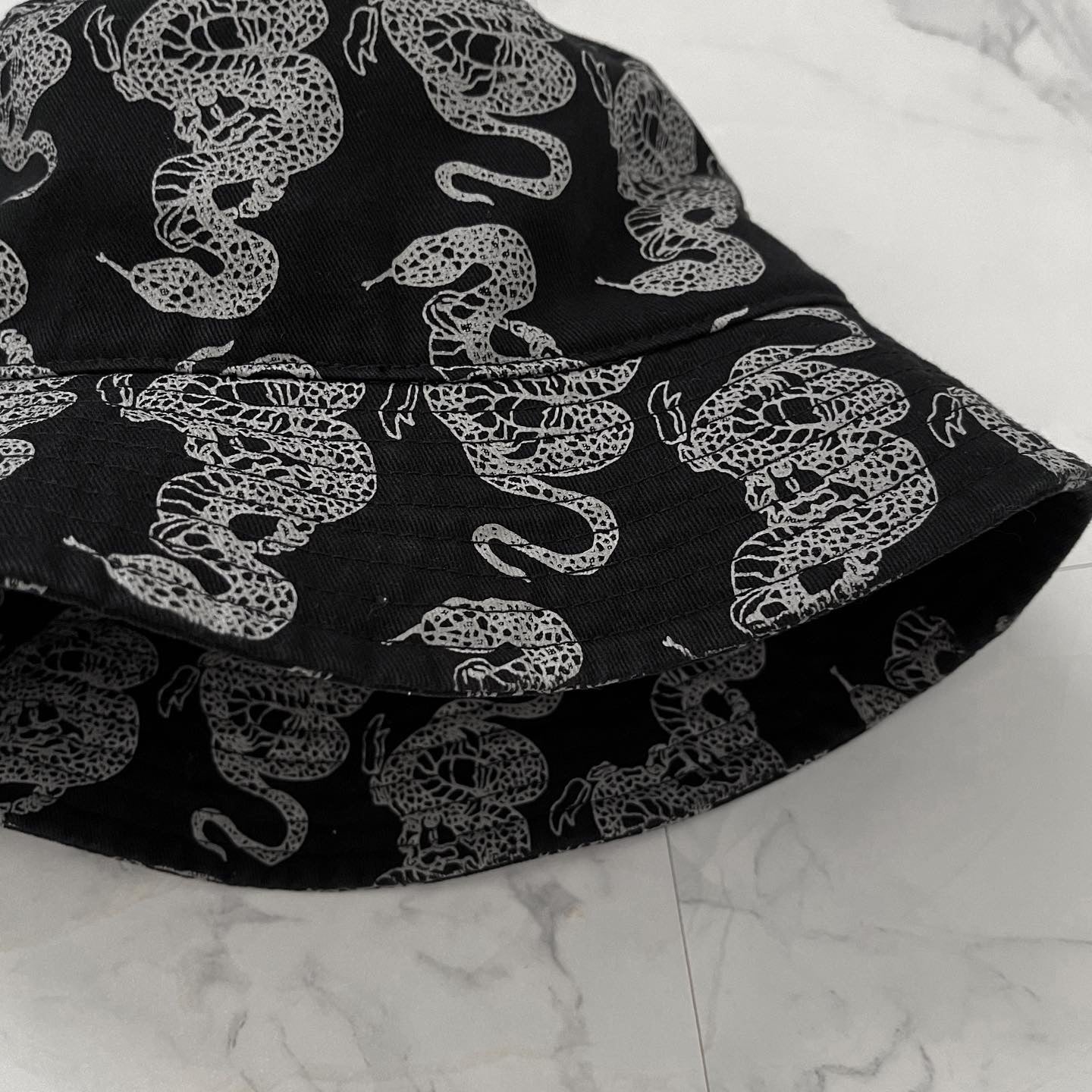 gibous snake scorpion pattern bucket hat