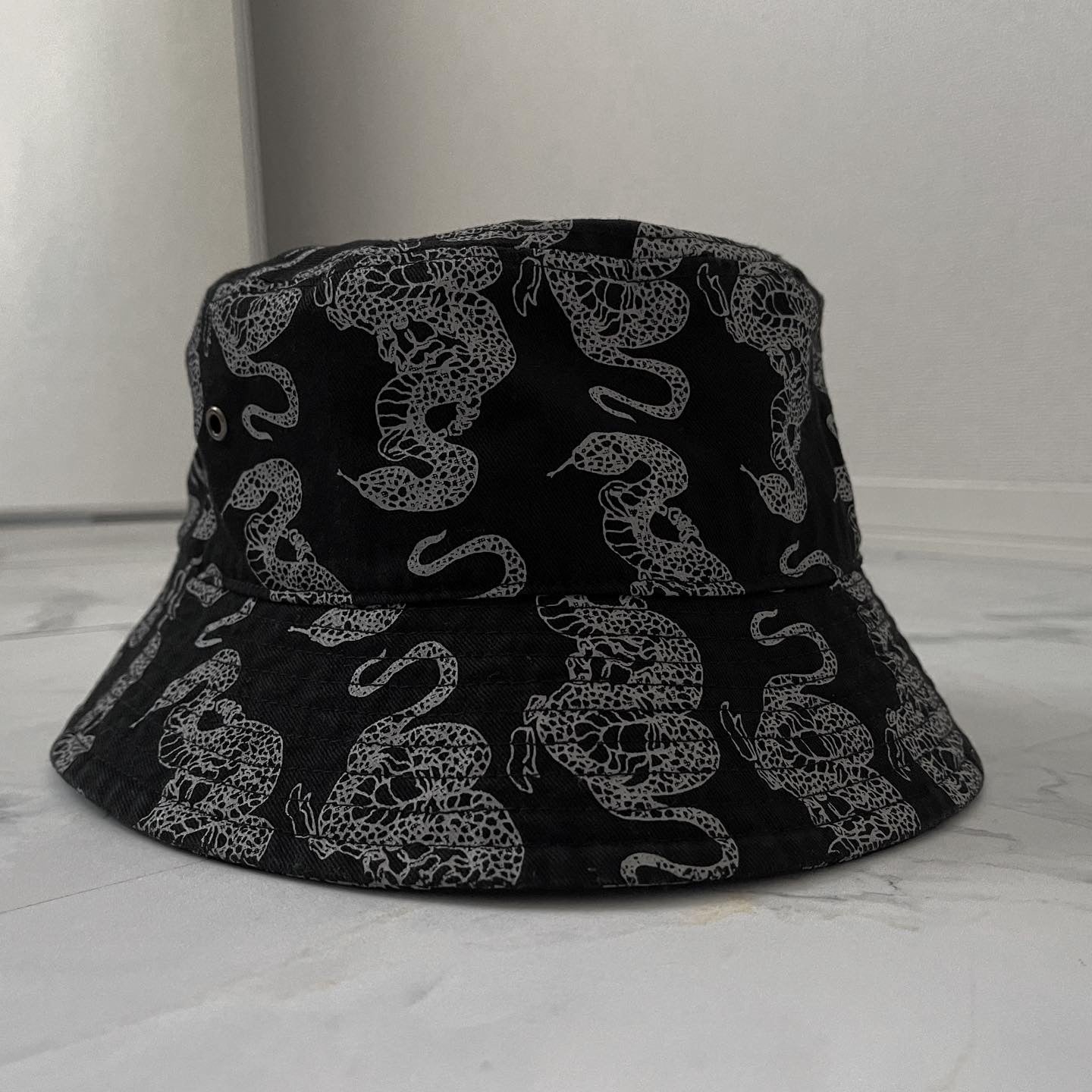 gibous snake scorpion pattern bucket hat