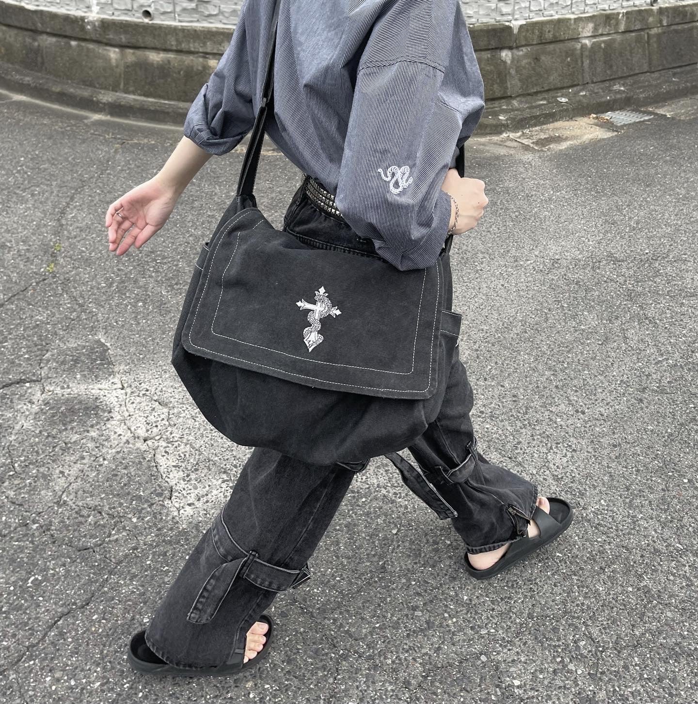 【再販】gibous cross snake hobo bag