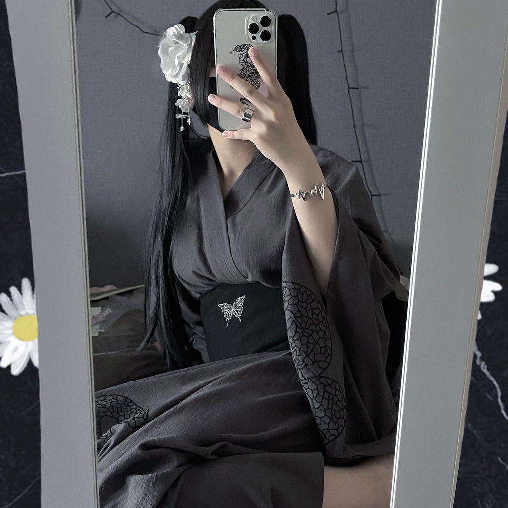 gibous dark snake yukata gray
