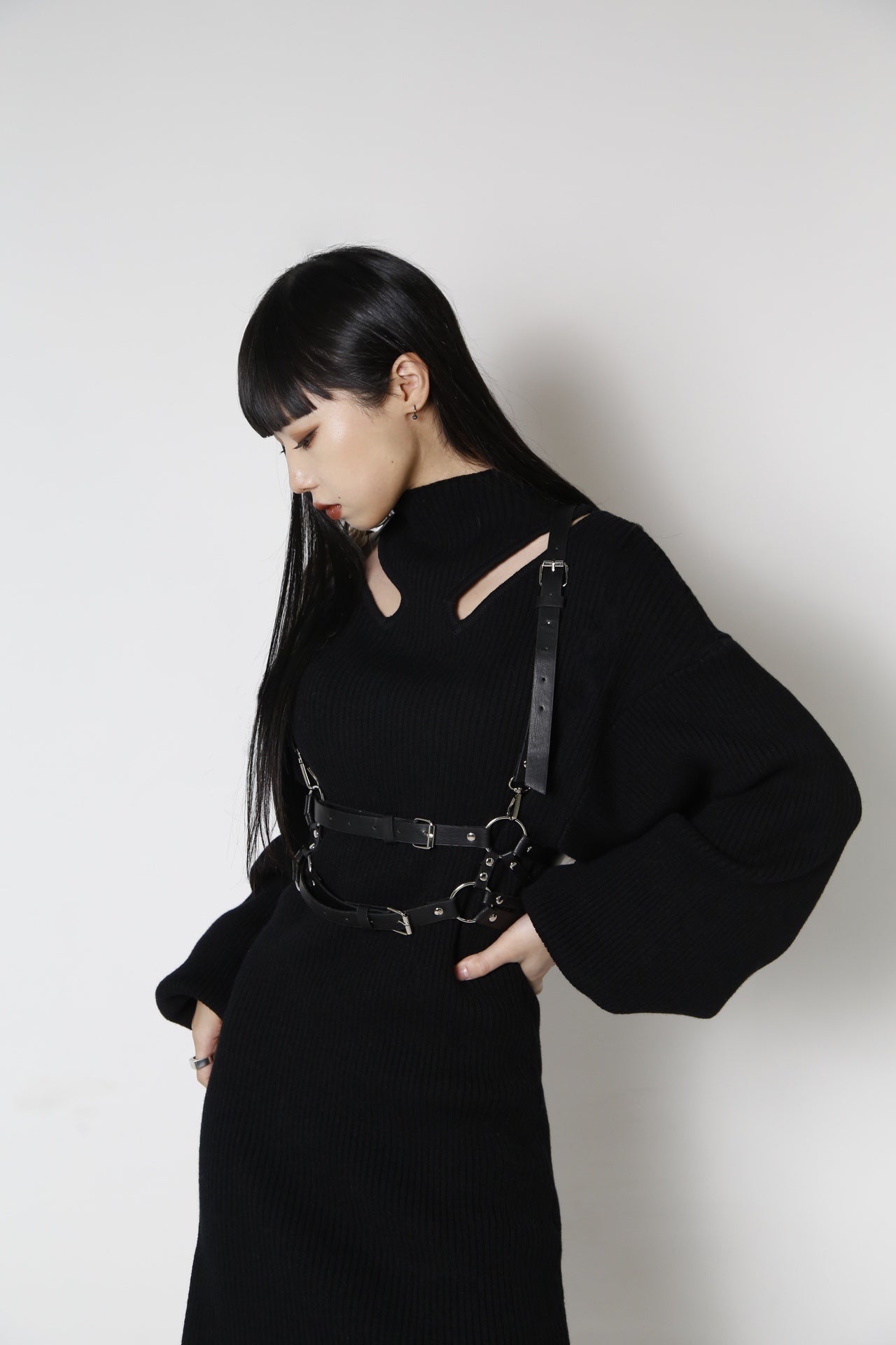 gibous neck design knit onepiece