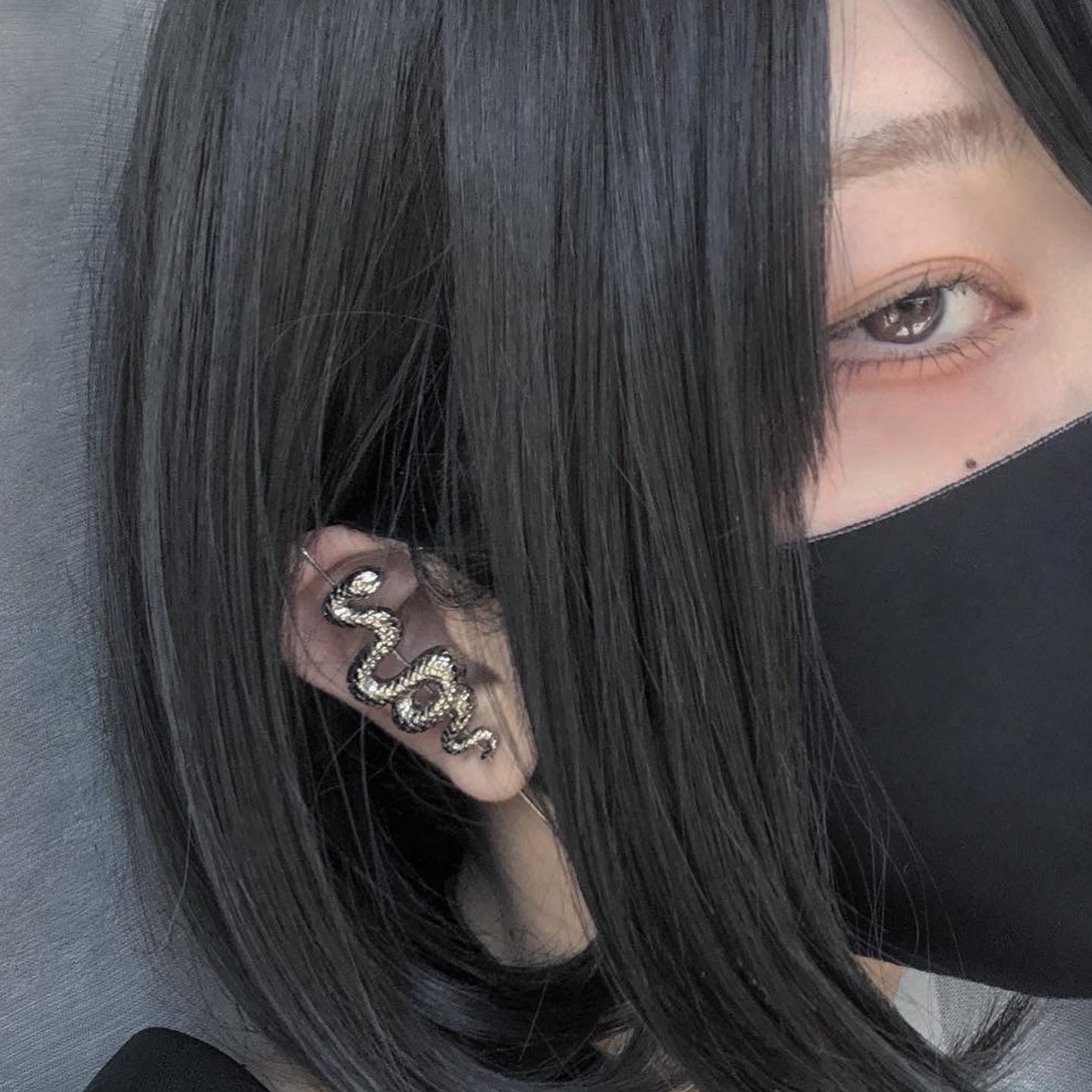 【再販】gibous snake Ear hook