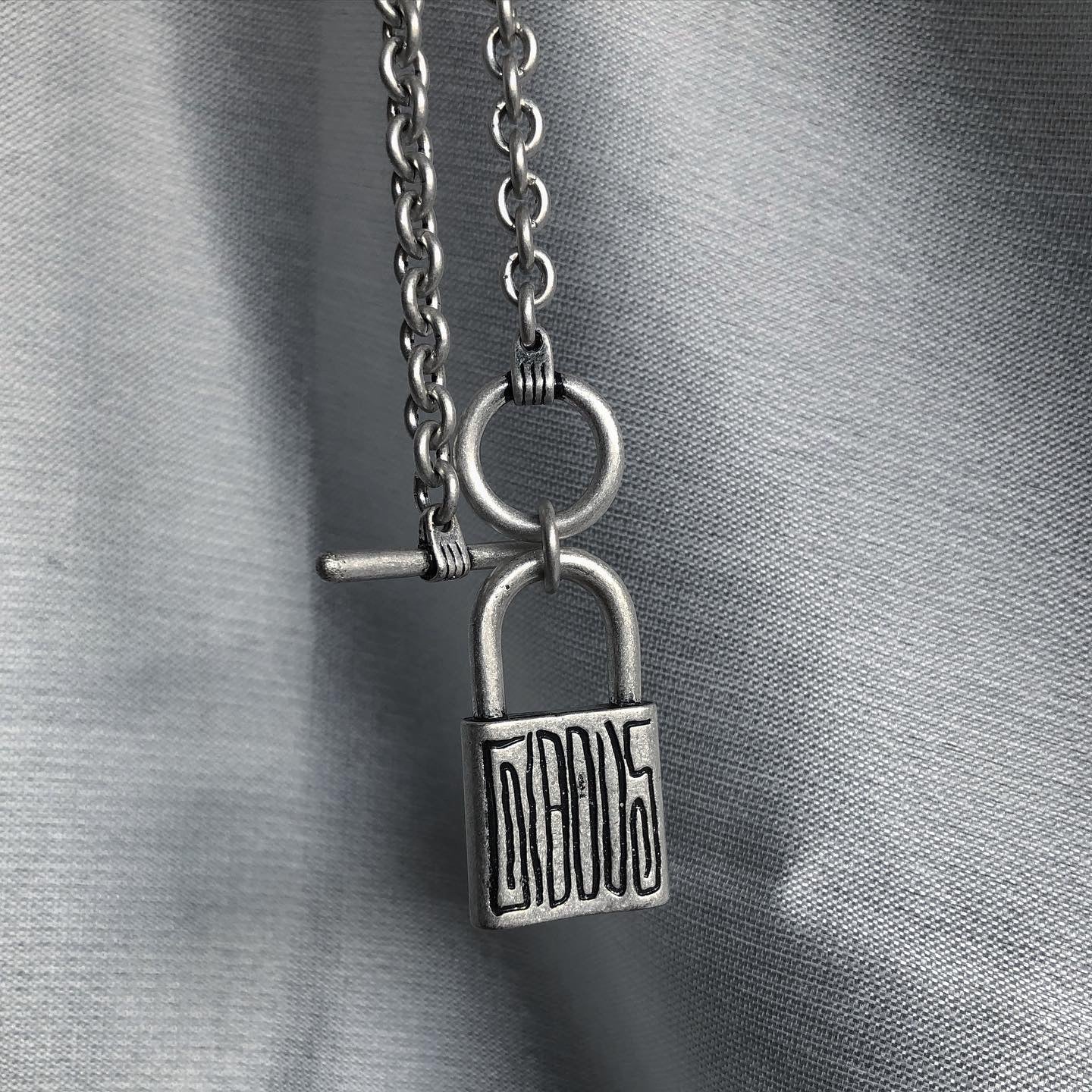 【再販】gibous logo padlock necklace