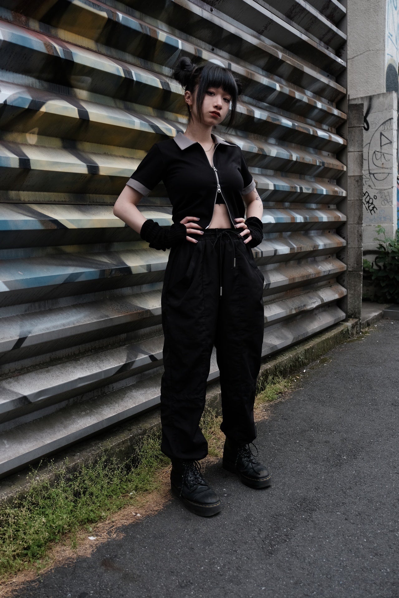 gibous scorpion zip black