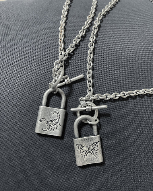 gibous scorpion lock necklace