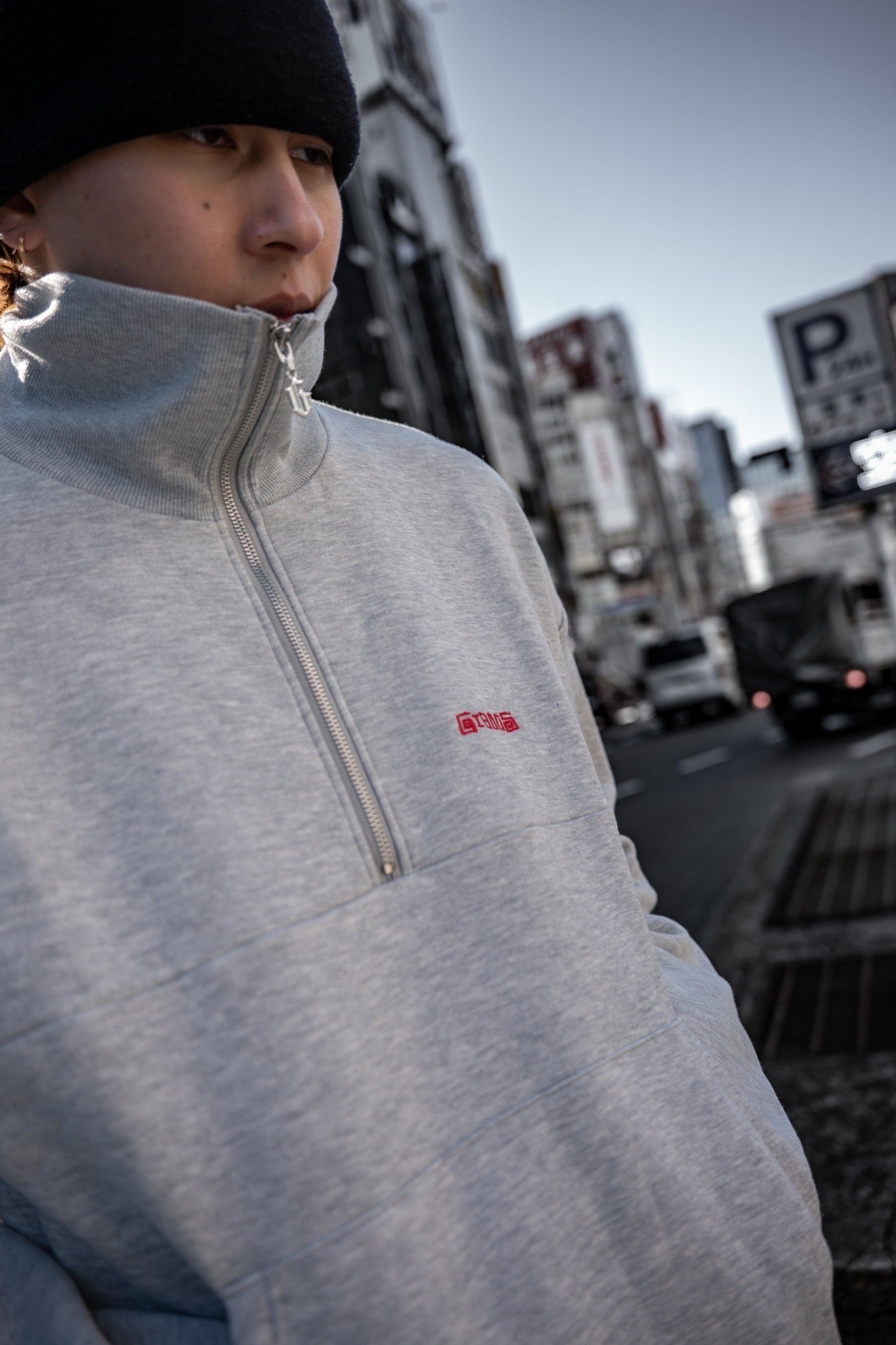 【再販】gibous logo snake half zip gray