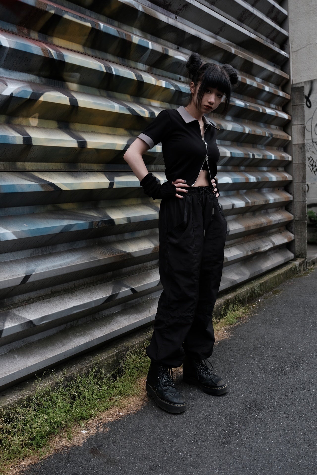 gibous scorpion zip black