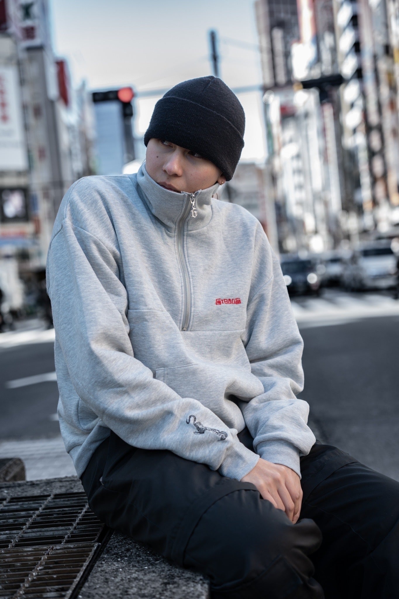 【再販】gibous logo snake half zip gray