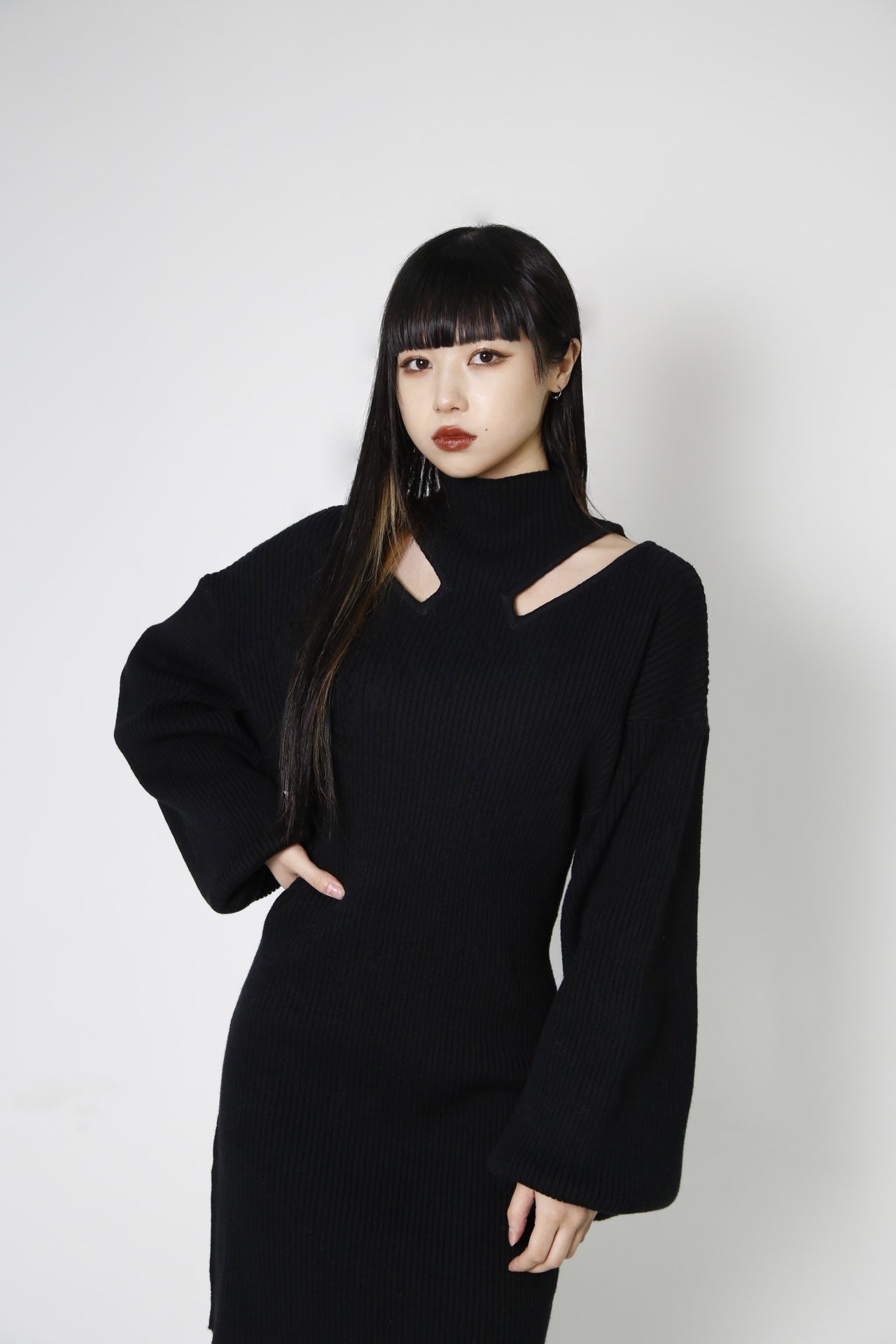 gibous neck design knit onepiece