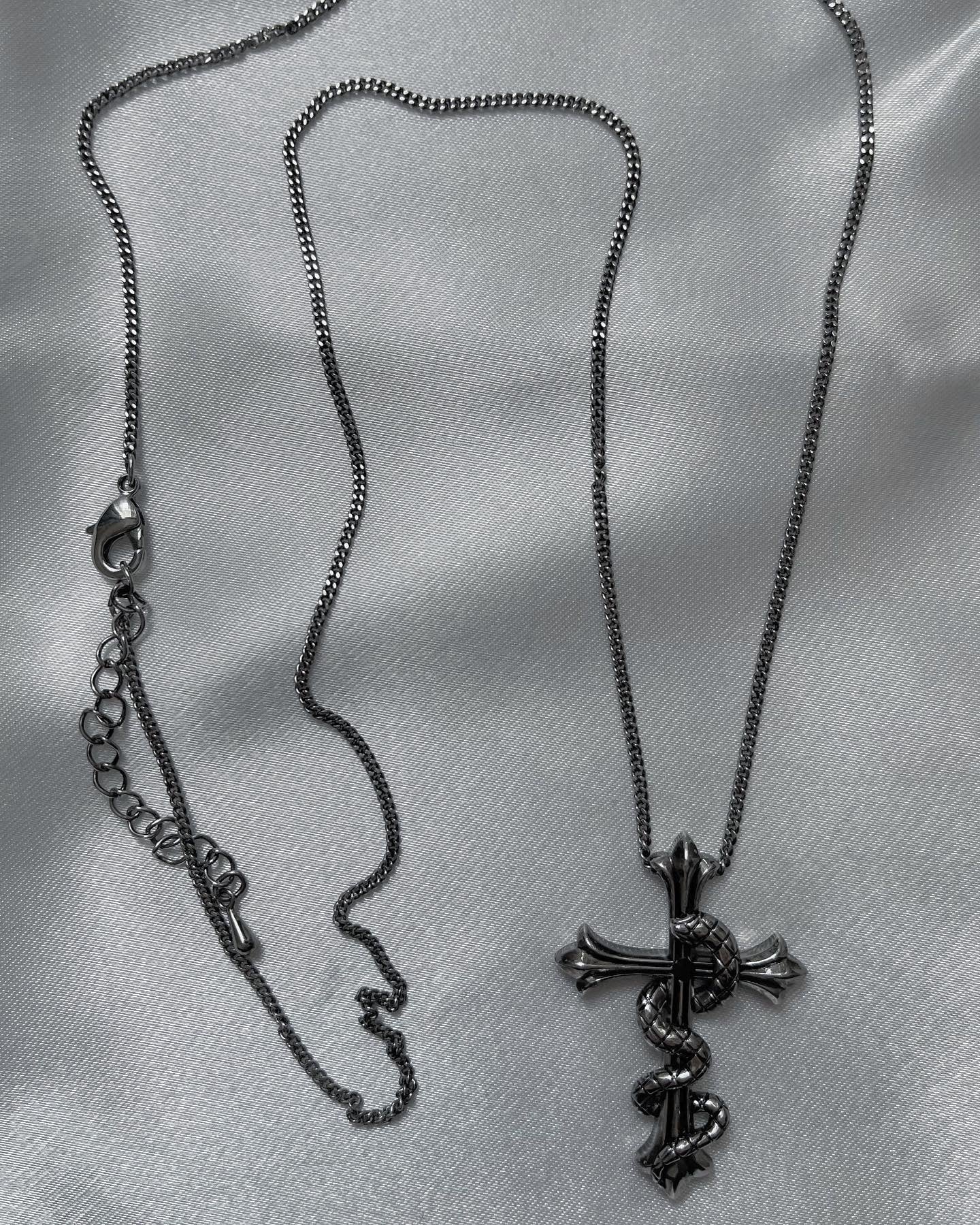 【再販】gibous cross snake necklace