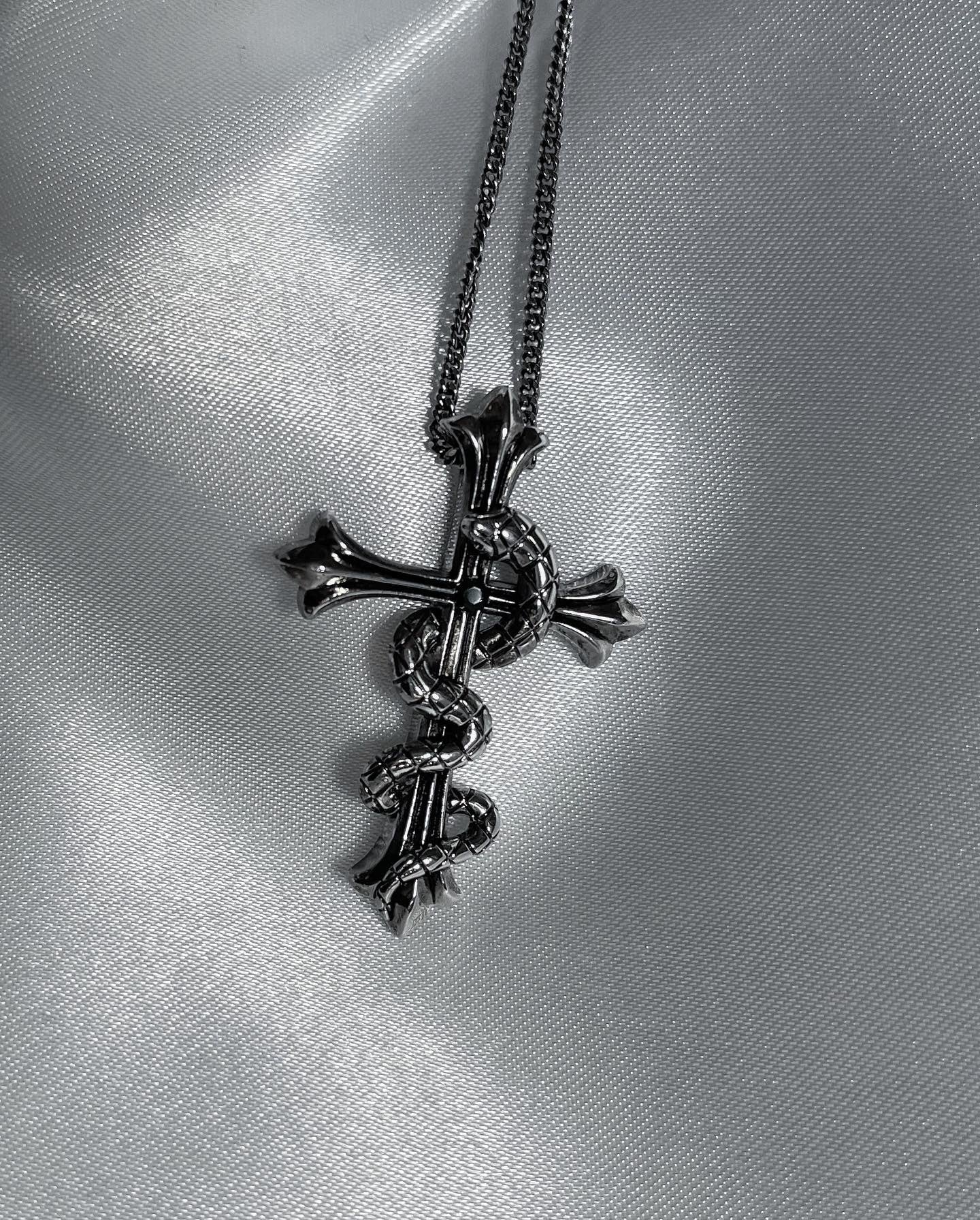 【再販】gibous cross snake necklace