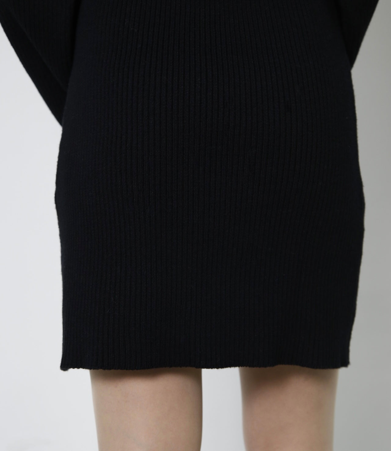 gibous neck design knit onepiece