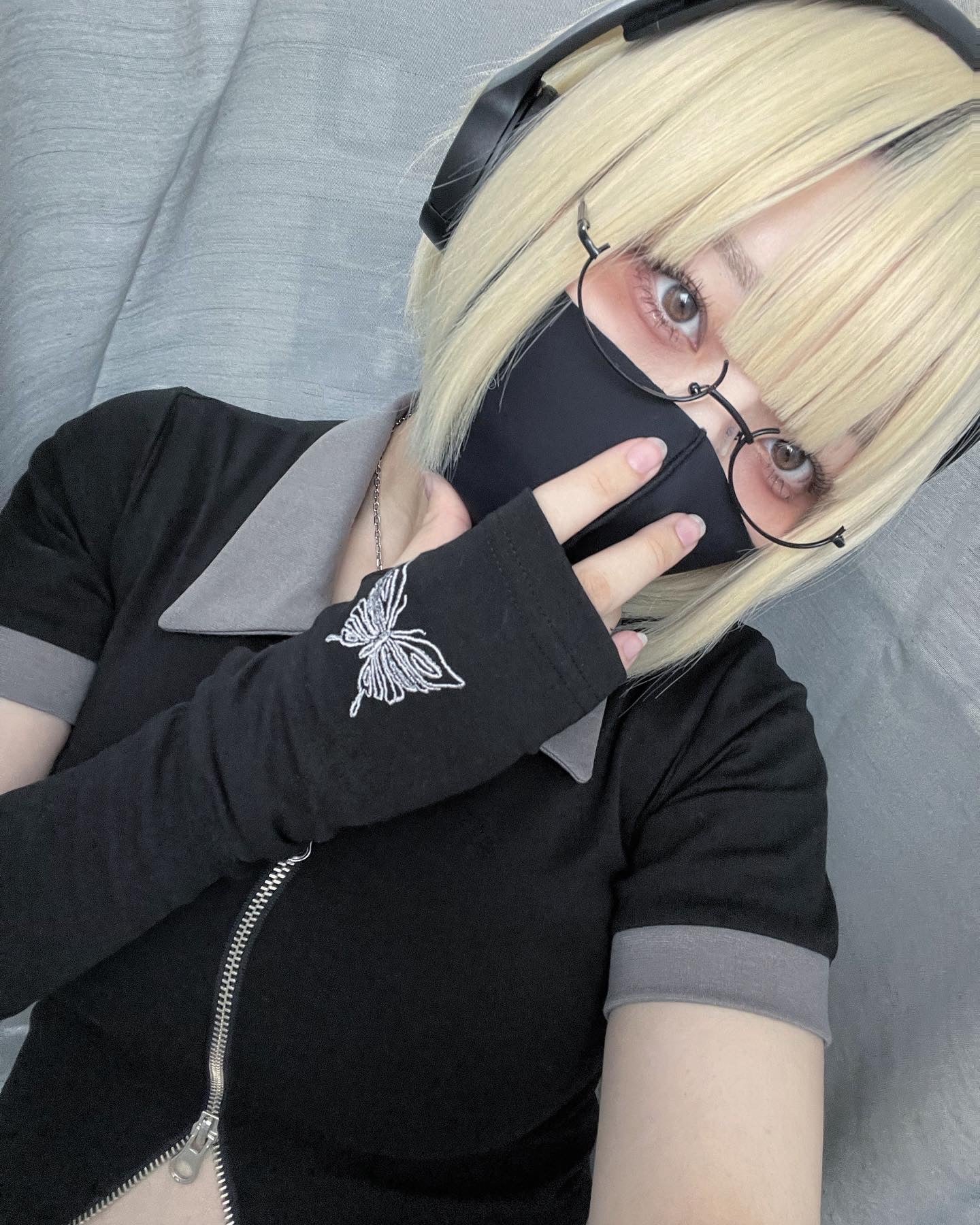 gibous scorpion zip black