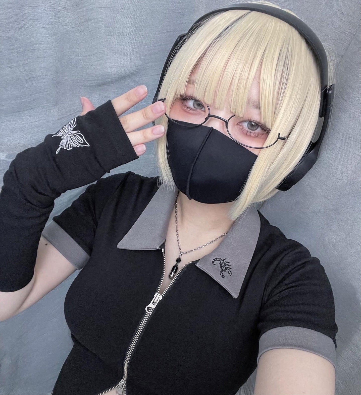 gibous scorpion zip black