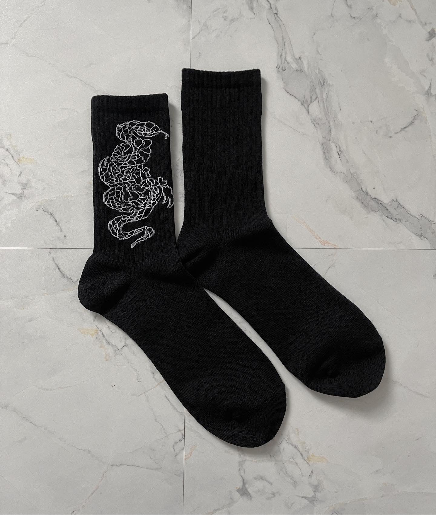 gibous snakescorpion socks