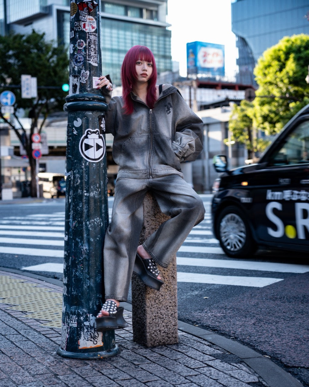 Rako（163cm）がgibousのデニムセットアップを着用したLOOK